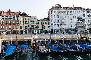 6 Romantic Hotels in the Venice Biennale Area That Deliver