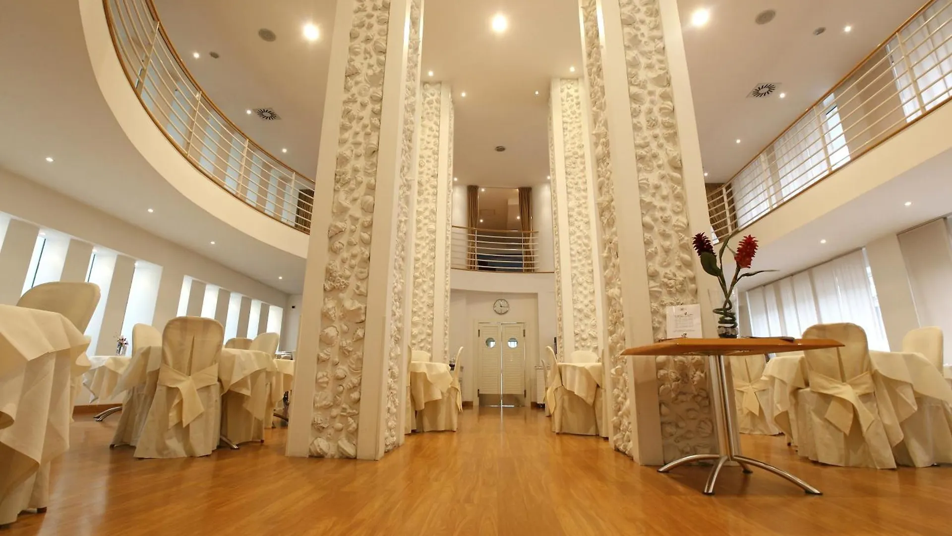 6 Smart Design Hotels in Marina Centro Worth Booking